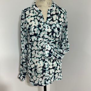 Gap, Women’s Medium, Teal and Navy flower light weight blouse.